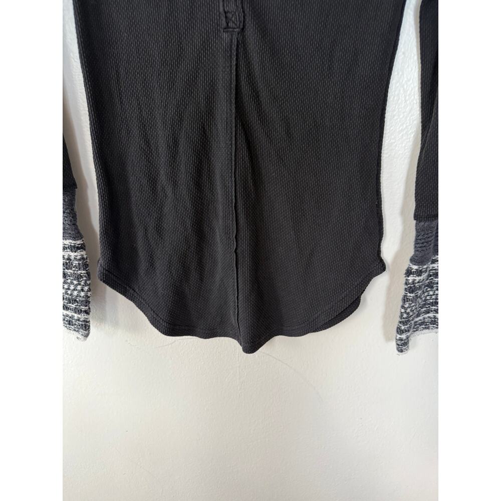 Free People Gray Waffle Knit Henley Top Long Sleeve Contrast Cuffs Size L - Picture 5 of 10
